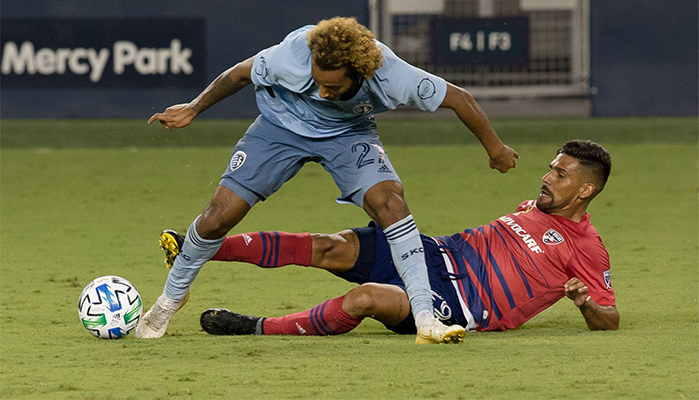 Jara im Zweikampf für den FC Dallas