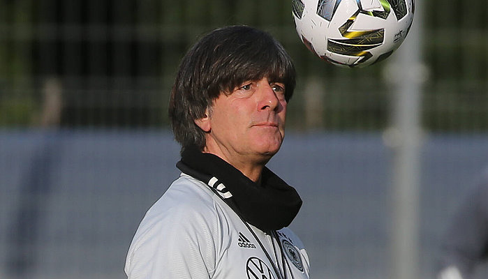 Führt Löw Deutschland in der Schweiz zum Sieg? © imago images / Sportfoto Rudel, 31.08.2020 Führt Löw Deutschland in der Schweiz zum Sieg?