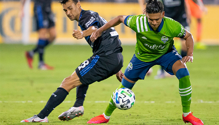 Wondolowski im Zweikampf für San Jose