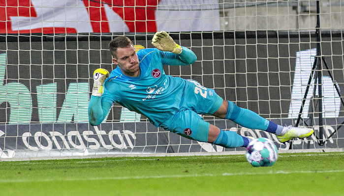 Muss Mathenia gegen Karlsruhe hinter sich greifen? © imago images / Baering, 19.10.2020 Nürnberg Karlsruhe Tipp