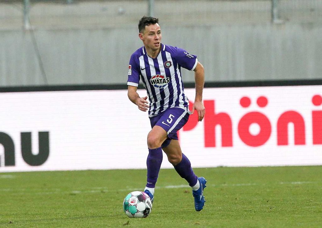 Zeigt Fandrich für Aue eine starke Leistung gegen Karlsruhe? © imago images / Picture Point, 06.12.2020 Aue Karlsruhe Tipp