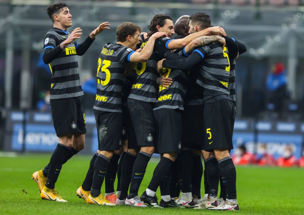 Bleibt Inter Mailand mit einem Sieg gegen Spezia oben dran? © imago images / Beautiful Sports, 16.12.2020 Bleibt Inter Mailand mit einem Sieg gegen Spezia oben dran?