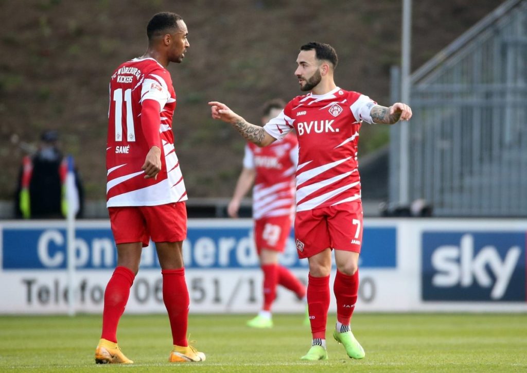 Herrscht bei den Würzburger Kickers nach dem Spiel gegen Karlsruhe erneut Diskussionsbedarf?