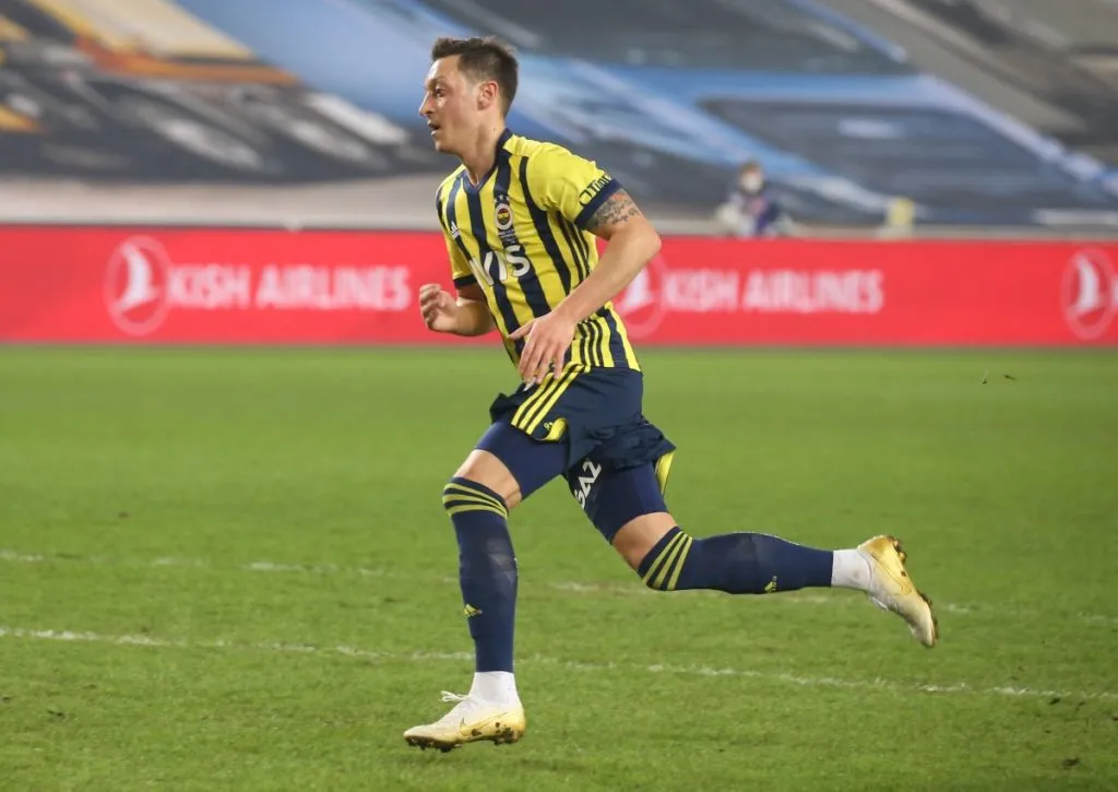 Feiert Özil sein Startelfdebüt für Fenerbahce gegen Basaksehir?