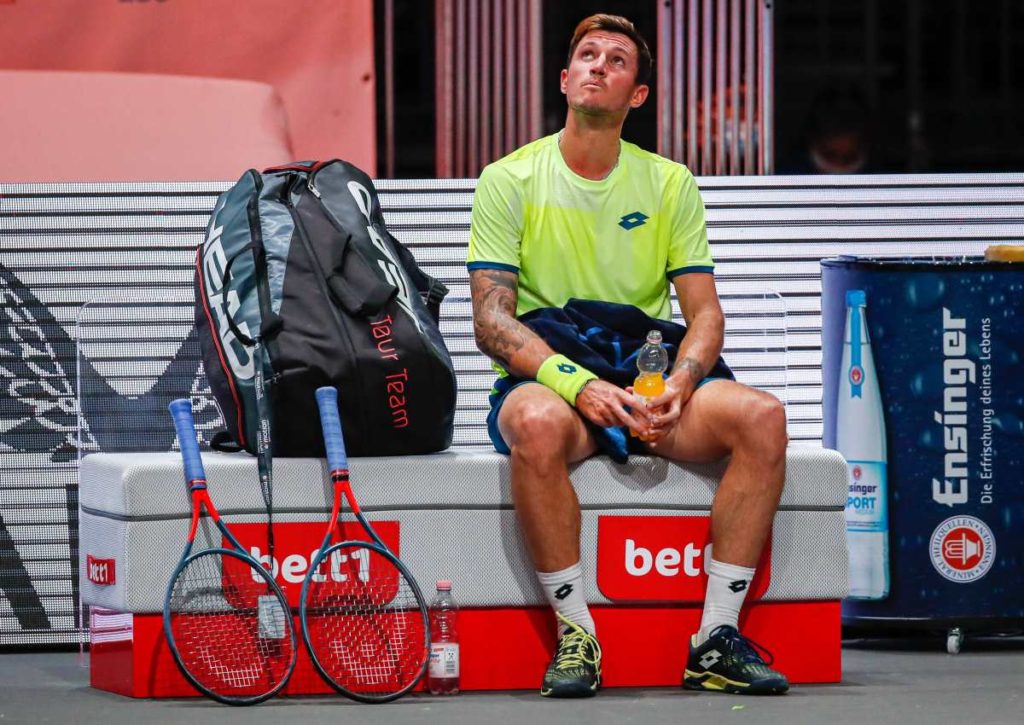 Wer schafft die Umstellung auf die Halle besser: Novak oder Simon? © IMAGO / Claudio Gärtner, 16.10.2020 Wer schafft die Umstellung auf die Halle besser: Novak oder Simon?