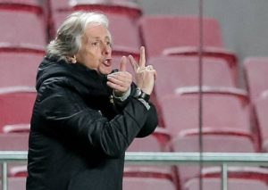 Rutscht Benfica Lissabon mit Trainer Jorge Jesus bei Belenenses abermals aus? © IMAGO / Globallmagens, 04.03.2021 Rutscht Benfica Lissabon mit Trainer Jorge Jesus bei Belenenses abermals aus?