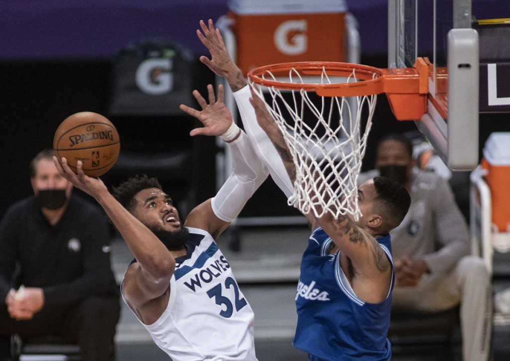Zeigt sich Towns im Duell der Timberwolves gegen die Rockets von jenseits der Dreierlinie treffsicher? © IMAGO / ZUMA Wire, 16.03.2021 Zeigt sich Towns im Duell der Timberwolves gegen die Rockets von jenseits der Dreierlinie treffsicher?