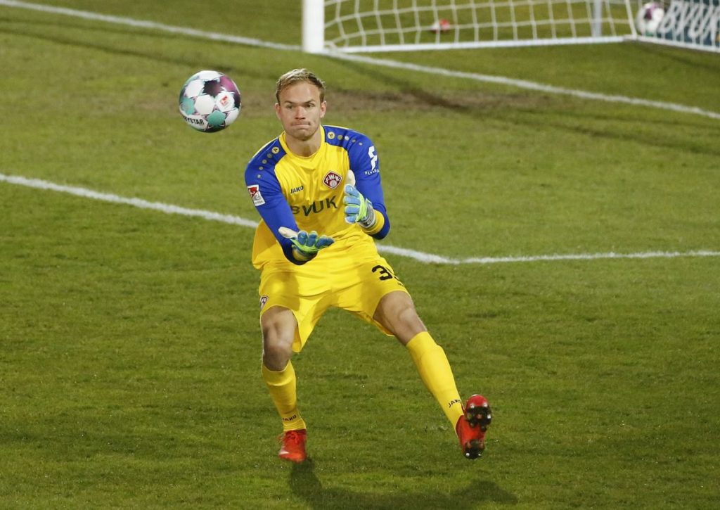 Lässt Würzburgs Torwart Bonmann Hannover 96 verzweifeln?