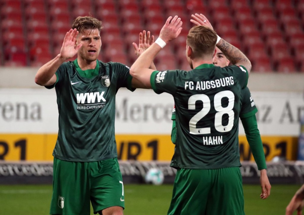 Bejubeln Niederlechner, Hahn und der FC Augsburg gegen Werder Bremen den Klassenerhalt?