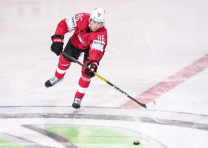 Die Schweiz (im Bild: Janis Moser) muss bei der Eishockey-WM gegen Russland ran. © IMAGO / Just Pictures, 27.05.2021 Schweiz Russland Tipp