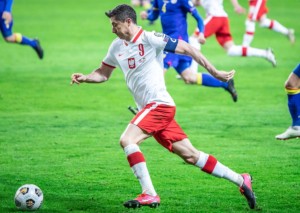 Vor der EM 2021 kommt es zum Kräftemessen zwischen Russland und Polen (im Bild: Robert Lewandowski). © IMAGO / ZUMA Wire, 28.03.2021 Russland Polen Tipp