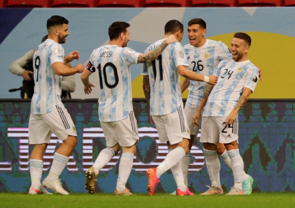 Schmeißt Coach Scaloni zwischen Argentinien und Bolivien wieder die Rotationsmaschine an? © IMAGO / Agencia EFE, 21.06.2021 Schmeißt Coach Scaloni zwischen Argentinien und Bolivien wieder die Rotationsmaschine an?