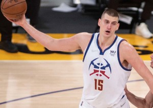 Nach zwei Niederlagen gegen die Phoenix Suns stehen MVP Nikola Jokic und die Denver Nuggets unter Zugzwang. © IMAGO / ZUMA Wire, 03.05.2021 Denver Nuggets Phoenix Suns Tipp