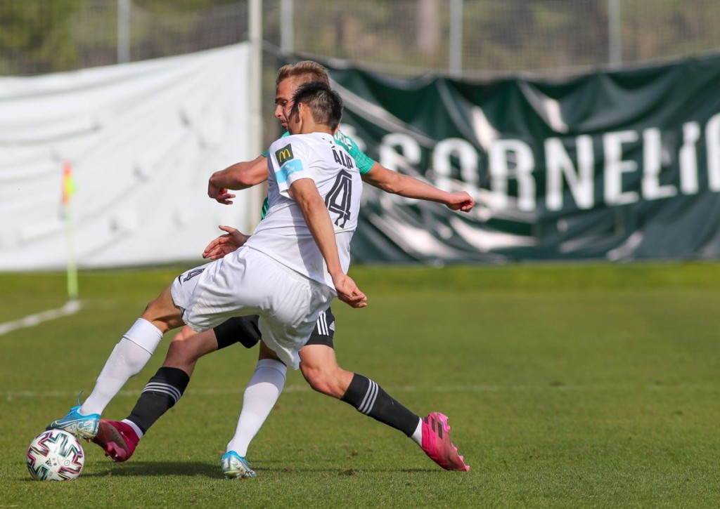 Im Duell Alashkert gegen Kairat Almaty (hier im Bild: Verteidiger Alip) wird es am Donnerstagabend richtig zur Sache gehen