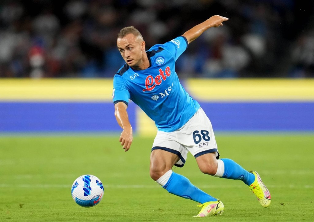 Feiert Neapel (hier im Bild: Stanislav Lobotka) in Genua den zweiten Sieg im zweiten Spiel?