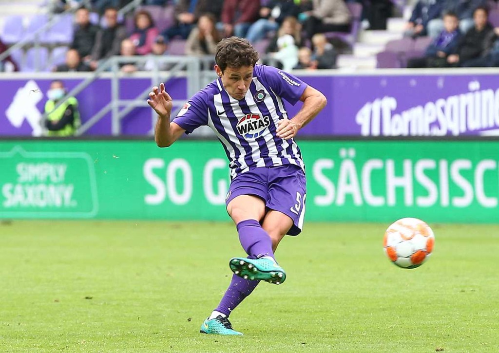 Schaffen Aue und Fandrich den Punktgewinn gegen Regensburg? © IMAGO / Jan Huebner, 19.09.2021 Regensburg Aue Tipp