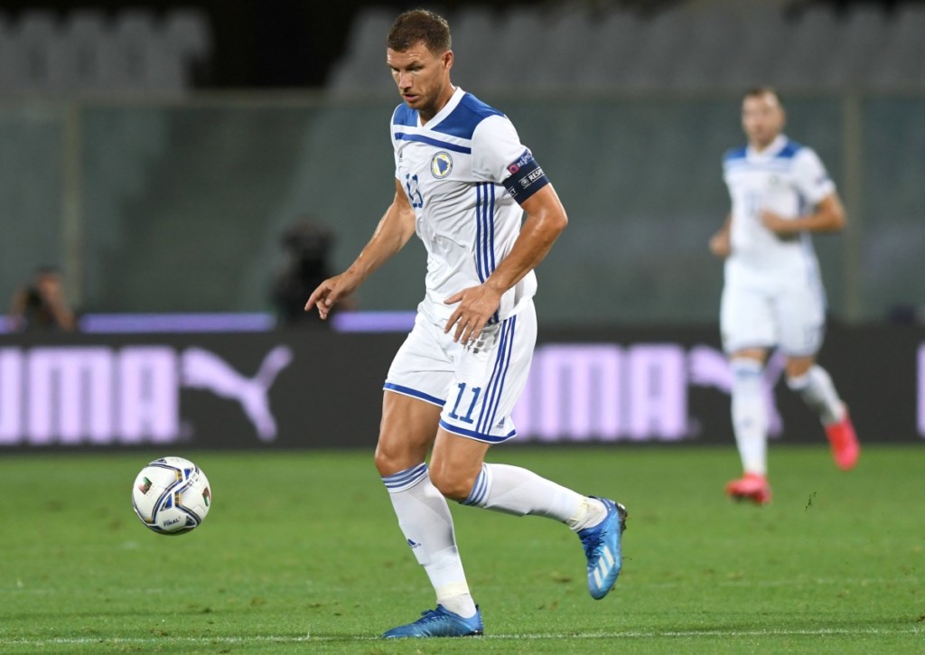 Die Hoffnungen von Bosnien ruhen gegen Kasachstan auf den Schultern von Edin Dzeko. © IMAGO / Buzzi, 04.09.2020 Die Hoffnungen von Bosnien ruhen gegen Kasachstan auf den Schultern von Edin Dzeko.