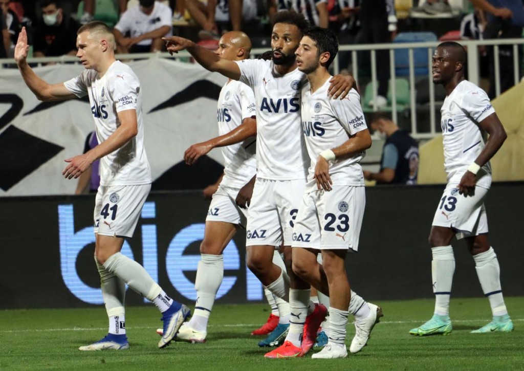 Wie schlagen die Neuzugänge für Fenerbahce im Spiel gegen Sivasspor ein?