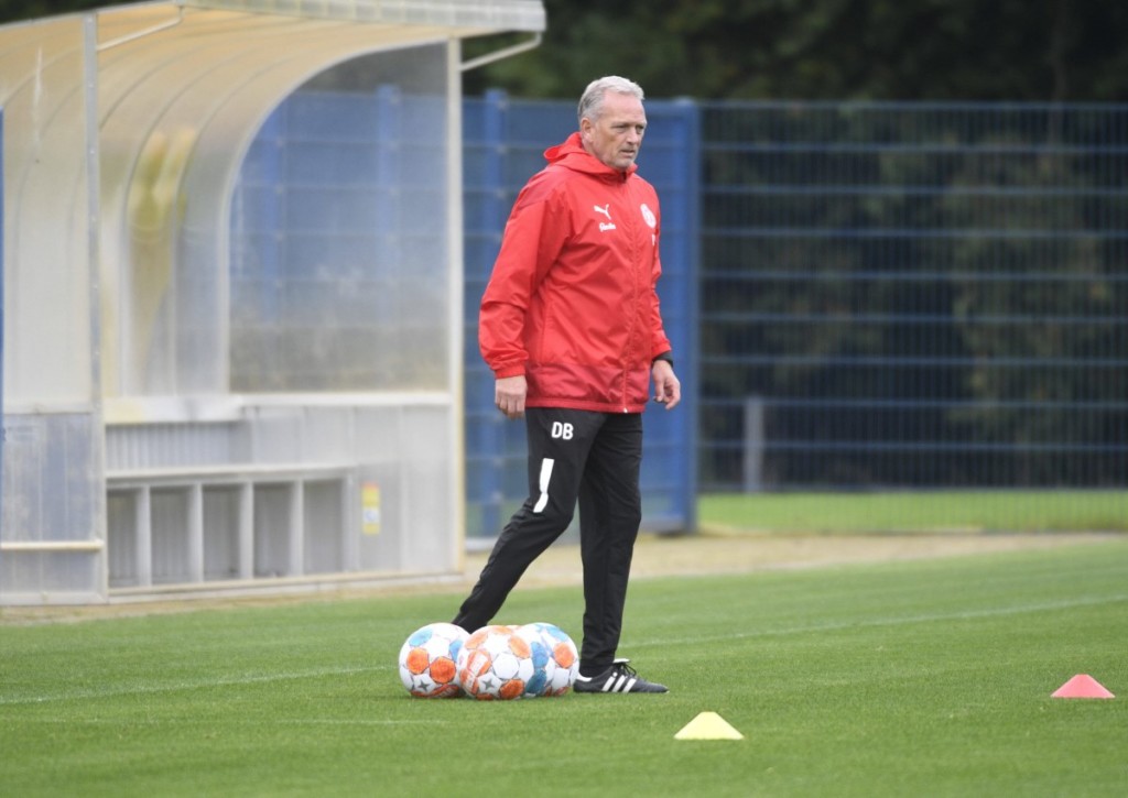 Leitet Interimstrainer Dirk Bremser für Kiel in Paderborn die Wende ein? © IMAGO / Holsteinoffice, 21.09.2021 Leitet Interimstrainer Dirk Bremser für Kiel in Paderborn die Wende ein?