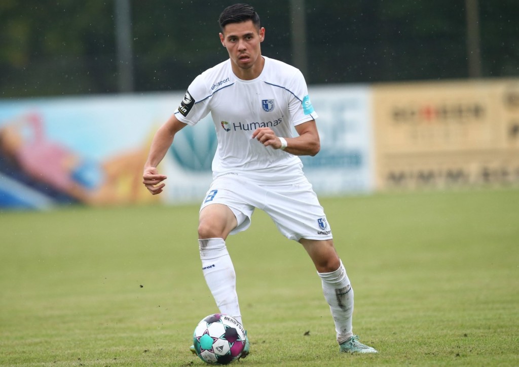 Raphael Obermaier und Magdeburg wollen gegen die Würzburger Kickers den nächsten Sieg einfahren. © IMAGO / Jan Huebner, 15.09.2021 Raphael Obermaier und Magdeburg wollen gegen die Würzburger Kickers den nächsten Sieg einfahren.