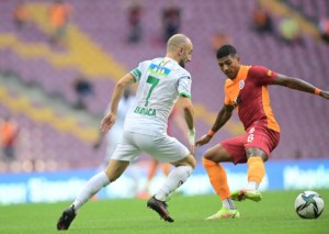 Gelingt Efecan Karaca mit Alanyaspor gegen Kayserispor ein Heimsieg? © IMAGO / Seskim Photo, 19.09.2021 Gelingt Efecan Karaca mit Alanyaspor gegen Kayserispor ein Heimsieg?