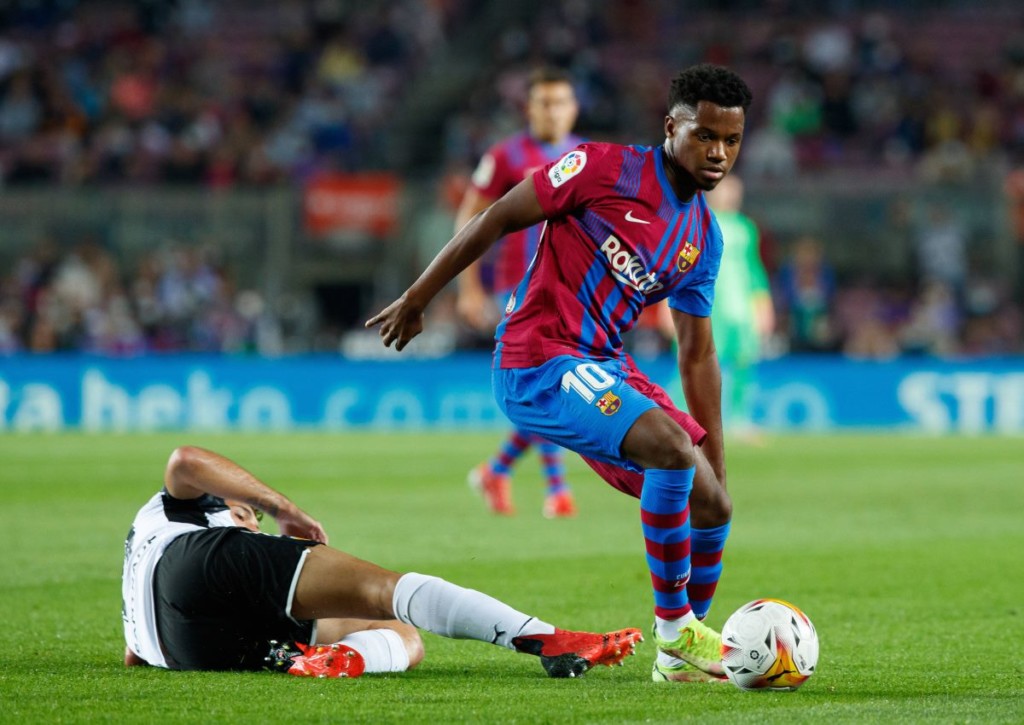 Auf Ansi Fatu ruhen die Hoffnungen beim FC Barcelona im Spiel gegen Dynamo Kiew.