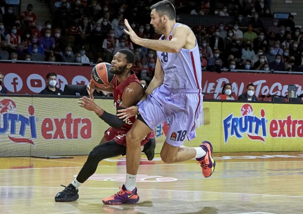 Feiert der FC Bayern Basketball (hier im Bild: Corey Walden) gegen Zenit St. Petersburg den ersten Sieg in der Euroleague?