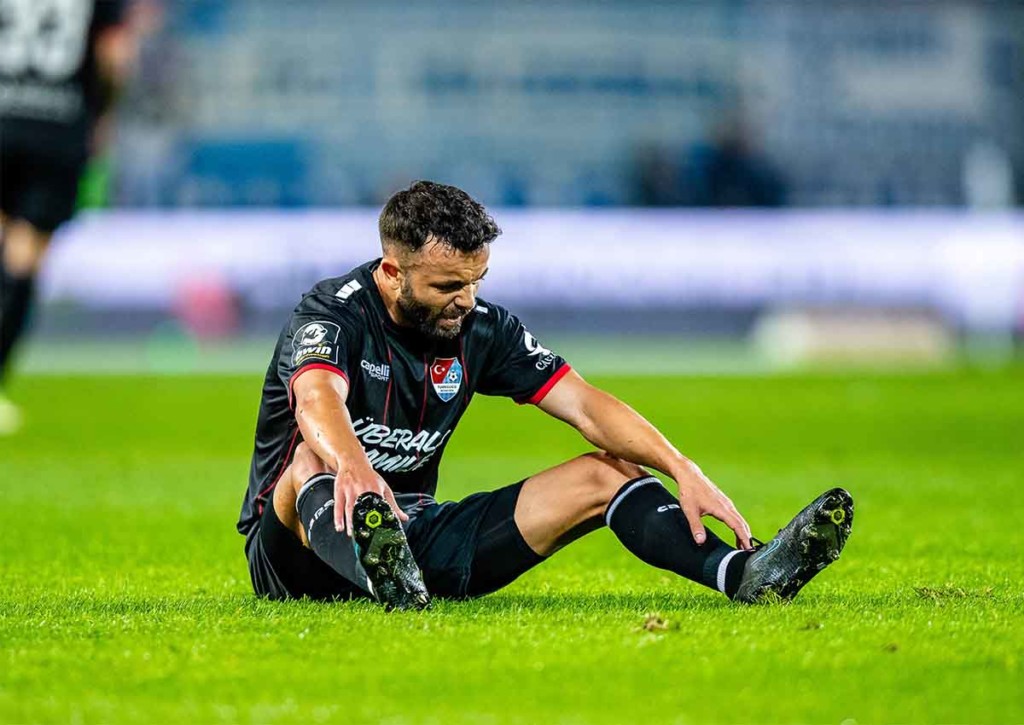 Rutscht Türkgücü München (im Bild: Ünal Tosun) gegen Wiesbaden immer weiter in die Ergebniskrise? © IMAGO / Hartmut Bösener, 04.10.2021 Türkgücü München Wiesbaden Tipp