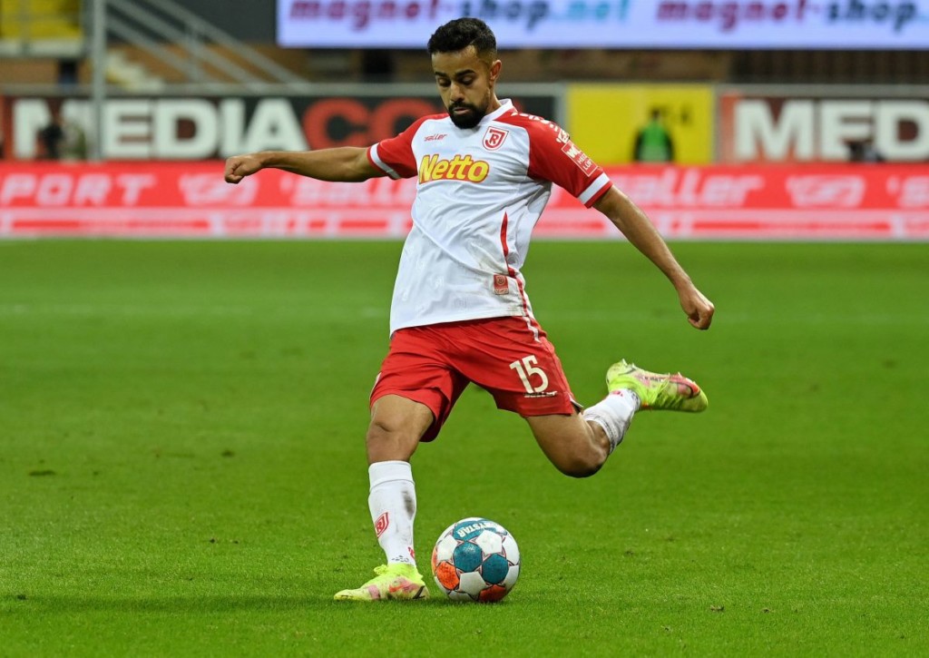 Findet Regensburg (hier im Bild: Sarpreet Singh) gegen Hannover wieder zurück in die Erfolgsspur?