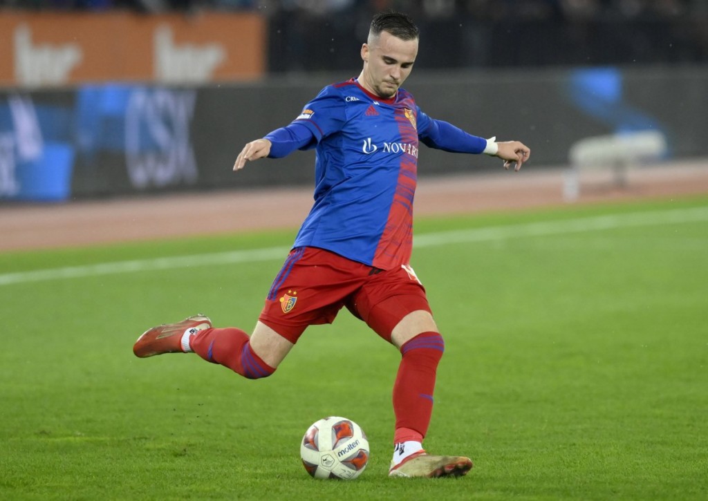 Kann der FC Basel (im Bild: Liam Millar) seinen Vorsprung gegen St. Gallen in der Super League ausbauen?