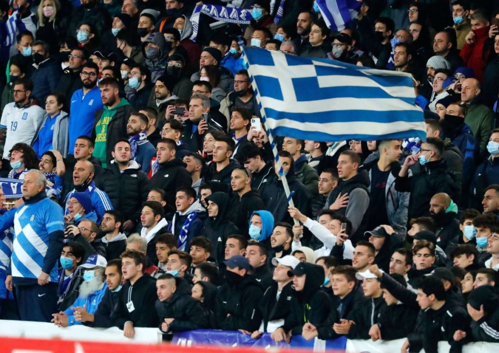 Haben die Fans aus Griechenland gegen Kosovo noch einmal Grund zum Feiern? © IMAGO / Focus Images, 12.11.2021 Haben die Fans aus Griechenland gegen Kosovo noch einmal Grund zum Feiern?