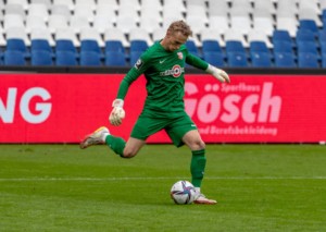 Wie oft muss Keeper Quindt vom TSV Havelse gegen Halle hinter sich greifen? © IMAGO / Eibner, 02.10.2021 Wie oft muss Keeper Quindt vom TSV Havelse gegen Halle hinter sich greifen?