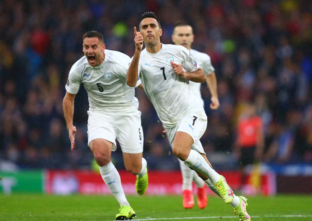 Für Eran Zahavi und Israel geht es zum Abschluss der WM-Qualifikation gegen die Färöer Inseln lediglich um den dritten Platz in der Gruppe. © IMAGO / Action Plus, 09.10.2021 Israel Färöer Tipp