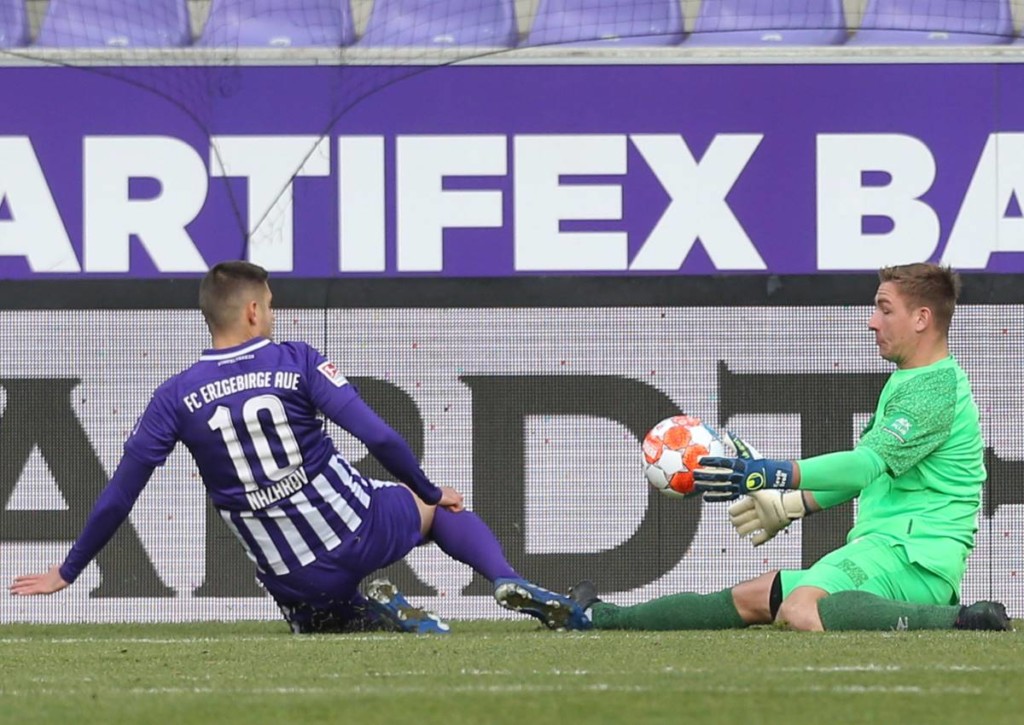 Punktet Aue (im Bild: Dimitri Nazarov) im letzten Spiel des Jahres gegen Nürnberg?