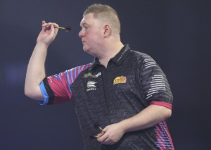 Zieht der schnellste Darts-Profi der Tour, Ricky Evans, gegen Außenseiter Kumar in die nächste Runde ein? © IMAGO / Pro Sports Images, 23.12.2021 Zieht der schnellste Darts-Profi der Tour, Ricky Evans, gegen Außenseiter Kumar in die nächste Runde ein?