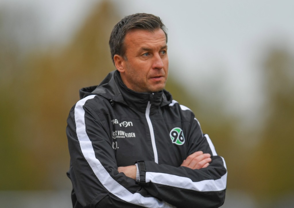Mit Dabrowski als Interimstrainer will Hannover gegen den HSV die Negativserie endlich beenden