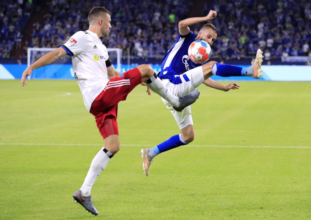 Wer überwintert in den Top Drei? Der HSV oder Schalke?