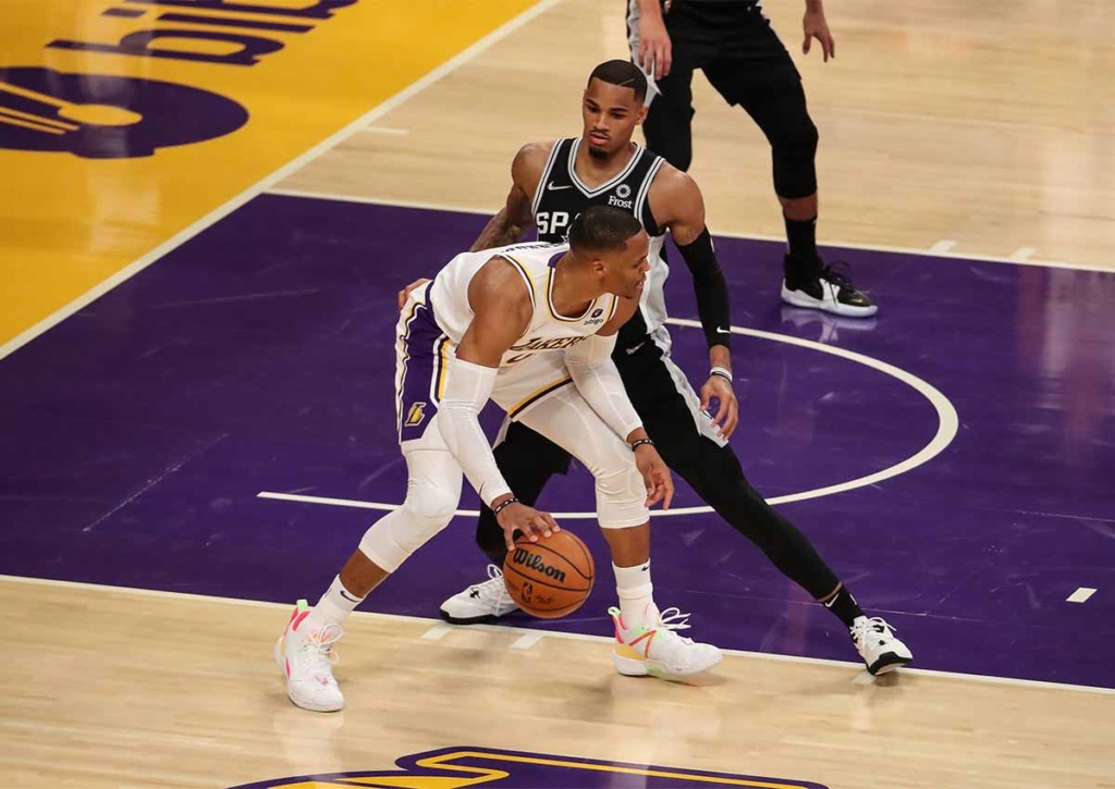 Holen die Spurs (im Bild: Dejounte Murray) ihren ersten Sieg gegen die Lakers (im Bild: Russell Westbrook) in dieser Saison? © IMAGO / Icon SMI, 14.11.2021 Los Angeles Lakers San Antonio Spurs Tipp