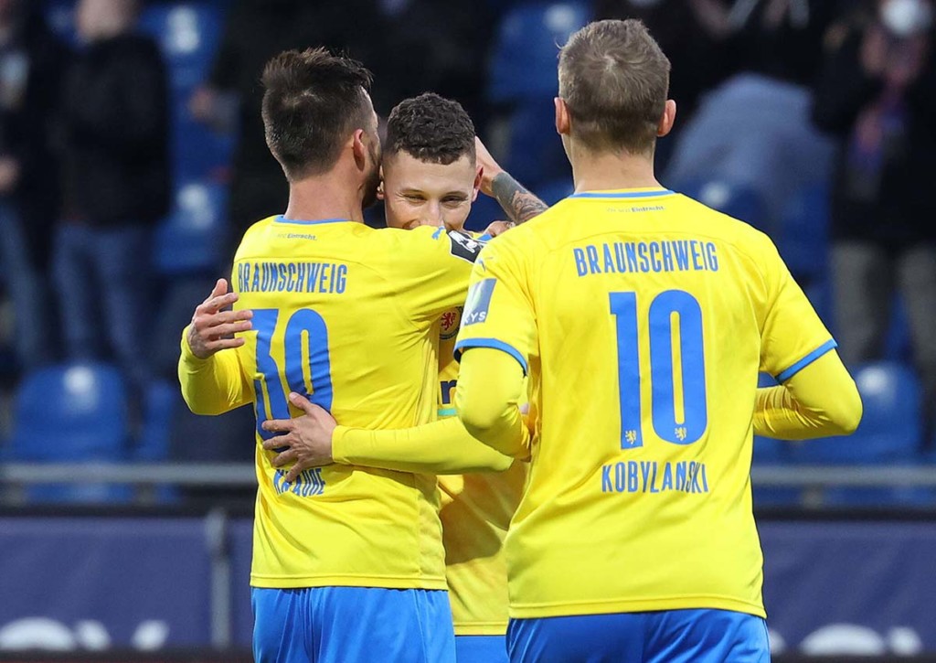 Jubelt Braunschweig auch bei der heimstarken Viktoria aus Köln? © IMAGO / Hübner, 04.12.2021 Viktoria Köln vs. Braunschweig Tipp 12 2021