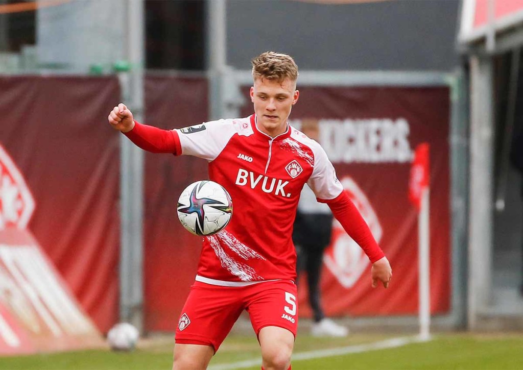 Können die Würzburger Kickers (im Bild: Leon Schneider) den Aufwärtstrend der letzten Wochen in etwas Zählbares umwandeln? © IMAGO / HMB-Media, 22.01.2022 Osnabrück Würzburger Kickers Tipp