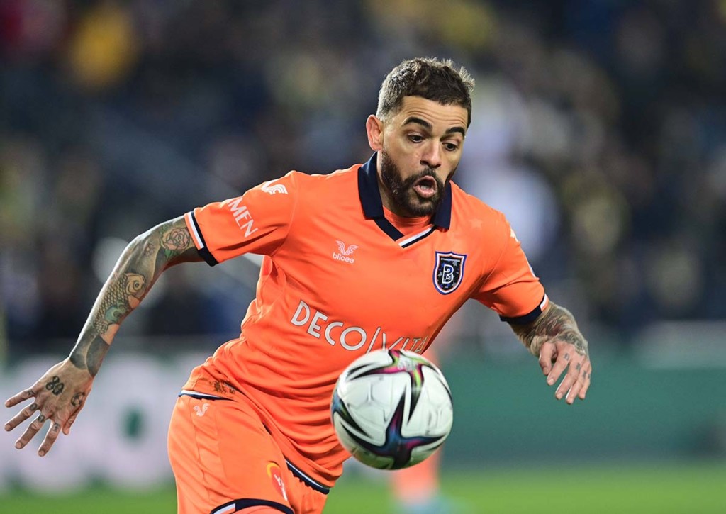 In der türkischen Süper Lig kommt es zum Aufeinandertreffen zwischen Basaksehir (im Bild: Junior Caicara) und Konyaspor. © IMAGO / Seskim Photo, 05.02.2022 Basaksehir Konyaspor Tipp