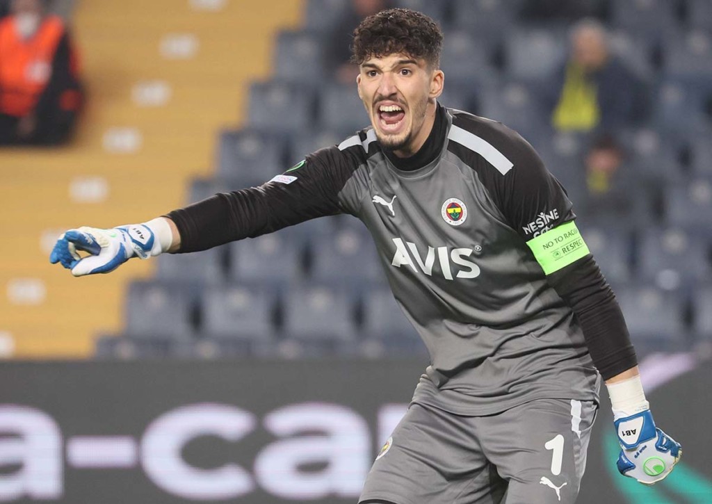 Muss sich Altay Bayindir von Fenerbahce auch gegen Hatayspor über viele Tore ärgern? © IMAGO / Depo Photos, 17.02.2022 Fenerbahce vs. Hatayspor Tipp 02 2022