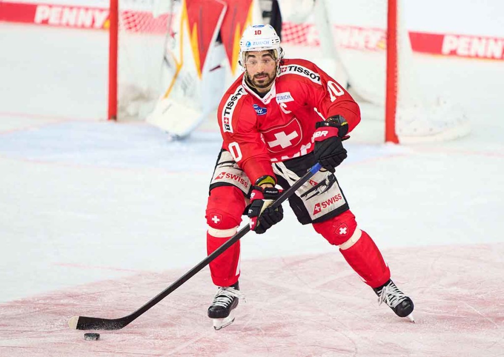 Kann die Schweizer Mannschaft (im Bild: Andres Ambuhl) zum Auftakt des olympischen Eishockey-Turniers die Titelverteidiger aus Russland schlagen? © IMAGO / ActionPictures, 13.11.2021
