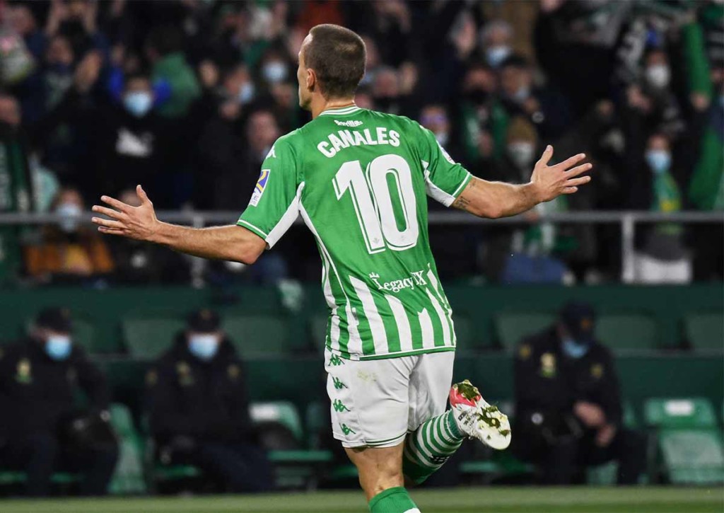 Betis (im Bild: Sergio Canales) ist nur mehr zwei Spiele vom Finale entfernt! © IMAGO / NurPhoto, 18.01.2022 Rayo Vallecano Betis Sevilla Tipp