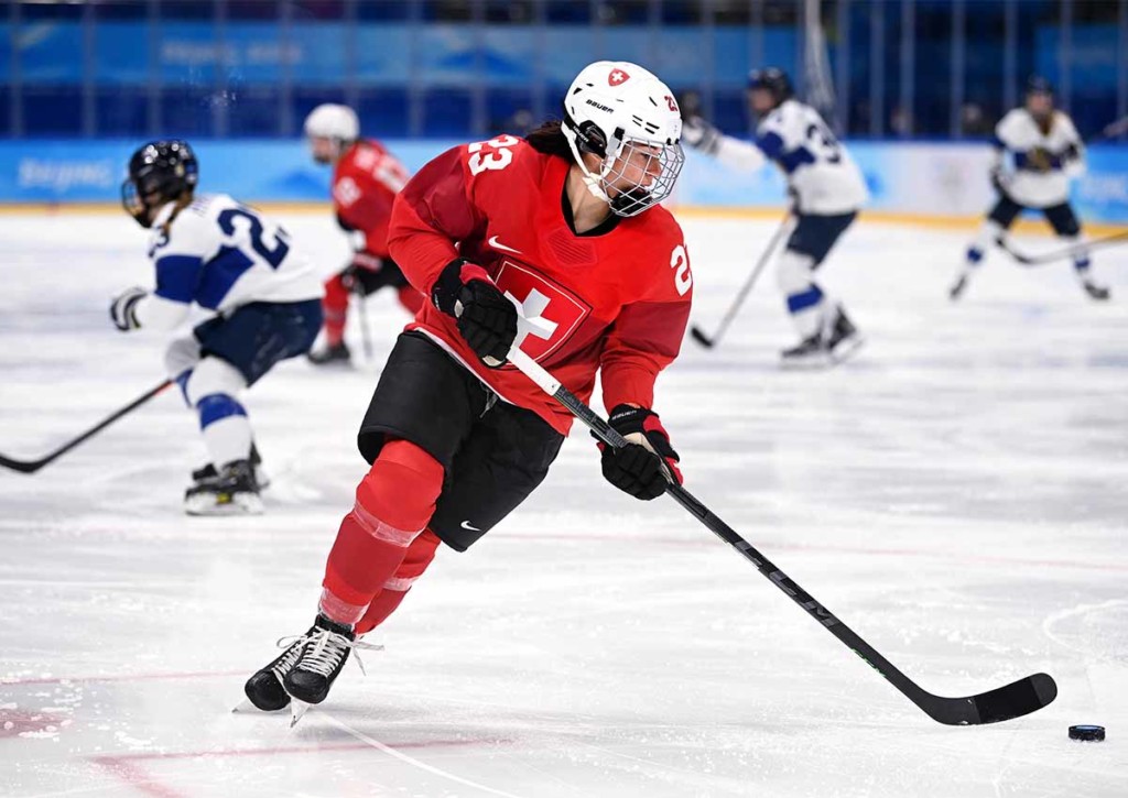 Holen sich die Schweizer Damen (im Bild: Nicole Bullo) Bronze beim Olympischen Eishockeyturnier? © IMAGO / Xinhua, 07.02.2022