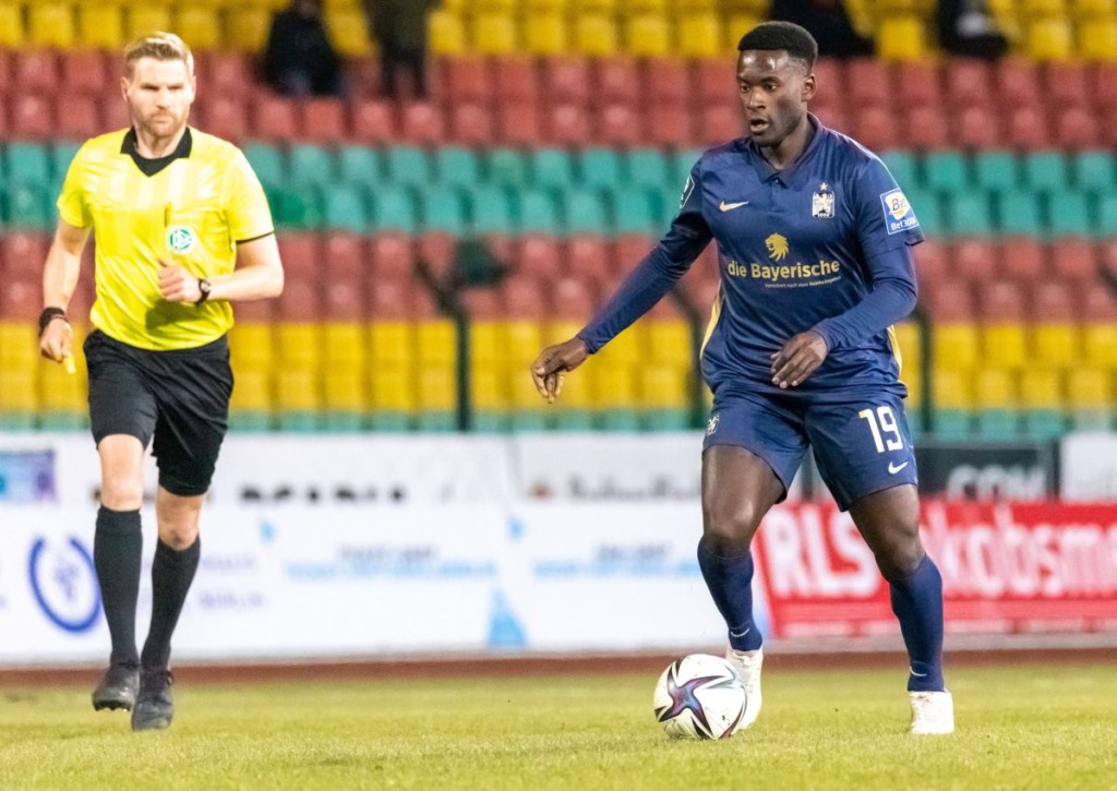 Setzt 1860 München (im Bild: Merveille Biankadi) in Mannheim die Aufholjagd fort?