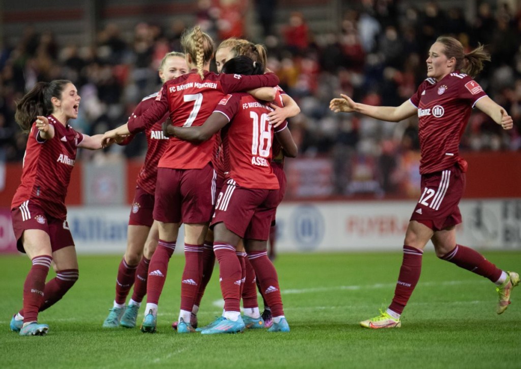 Legen die Damen des FC Bayern gegen PSG im CL-Achtelfinalhinspiel in der Allianz Arena vor?