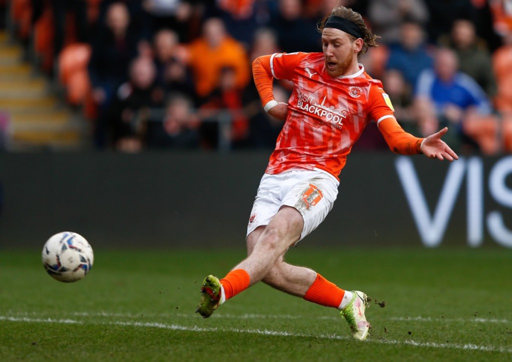 Kann Blackpool (im Bild: Josh Bowler) im wichtige Heimspiel gegen Sheffield United den Rückstand auf die Playoffs verkürzen?