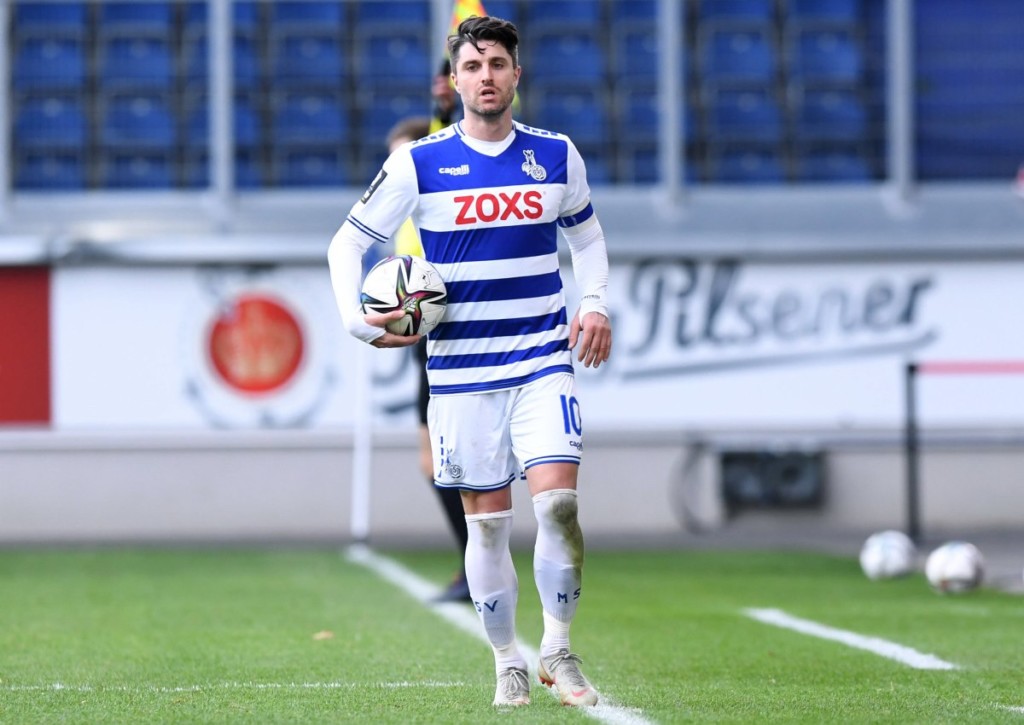 Distanziert sich Duisburg durch einen Sieg gegen Zwickau weiter von den Abstiegsrängen? © IMAGO / Revierfoto, 19.02.2022 Distanziert sich Duisburg durch einen Sieg gegen Zwickau weiter von den Abstiegsrängen?