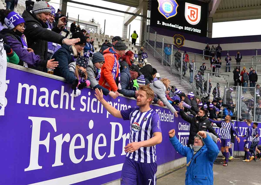 Behält Aue (im Bild: Jan Hochscheidt) gegen Karlsruhe die drei Punkte im Erzgebirgsstadion? © IMAGO / Eibner, 06.03.2022 Aue Karlsruhe Tipp